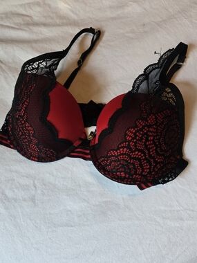 Black & Red Lace Push-Up Bra - Women Intimates